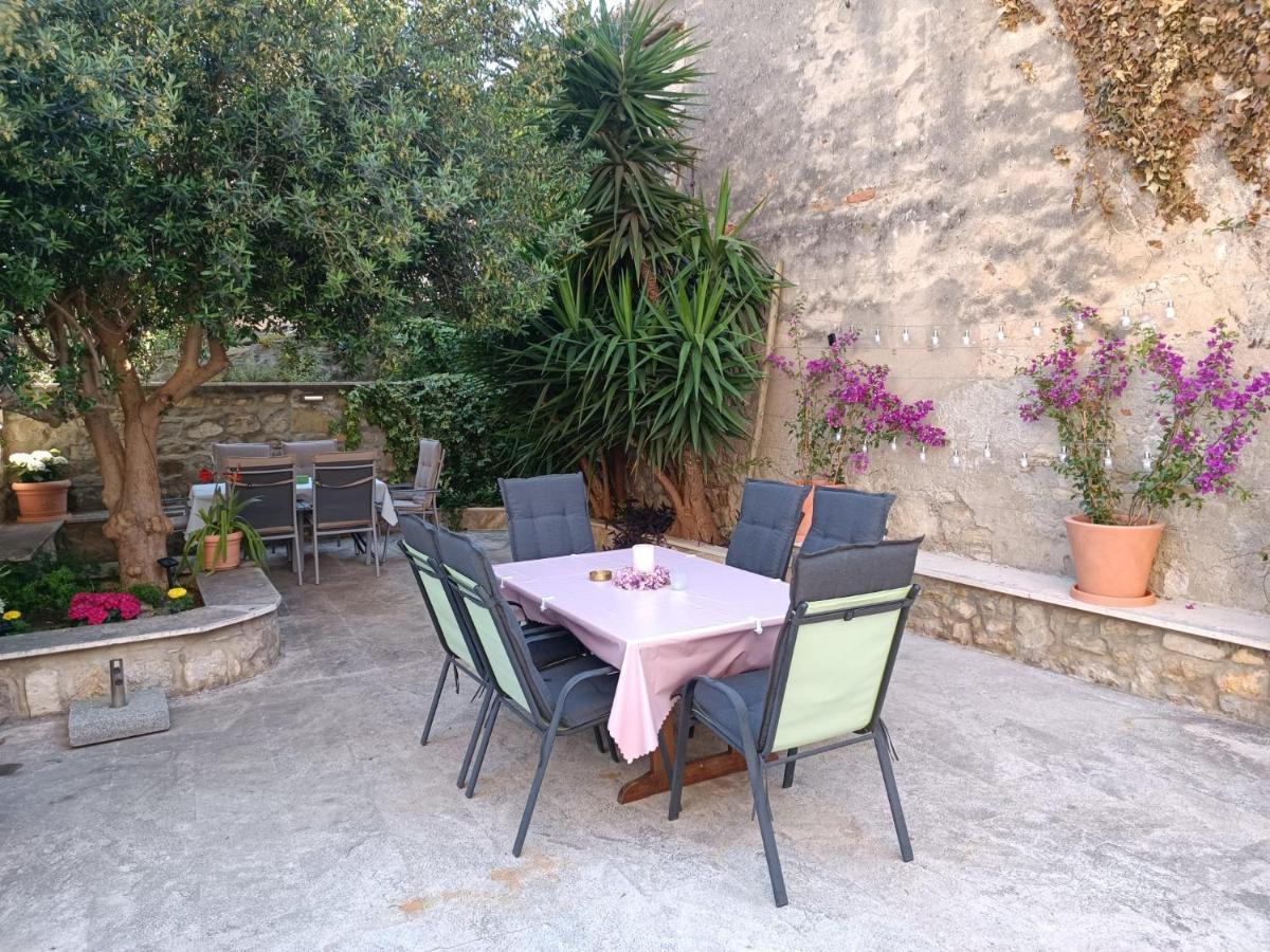 Diocletian Garden Centar Apartment สปลิท ภายนอก รูปภาพ